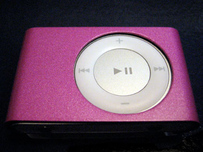 Funda de acero ya encajada en el shuffle