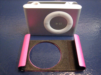 Funda de acero ya encajada en el shuffle